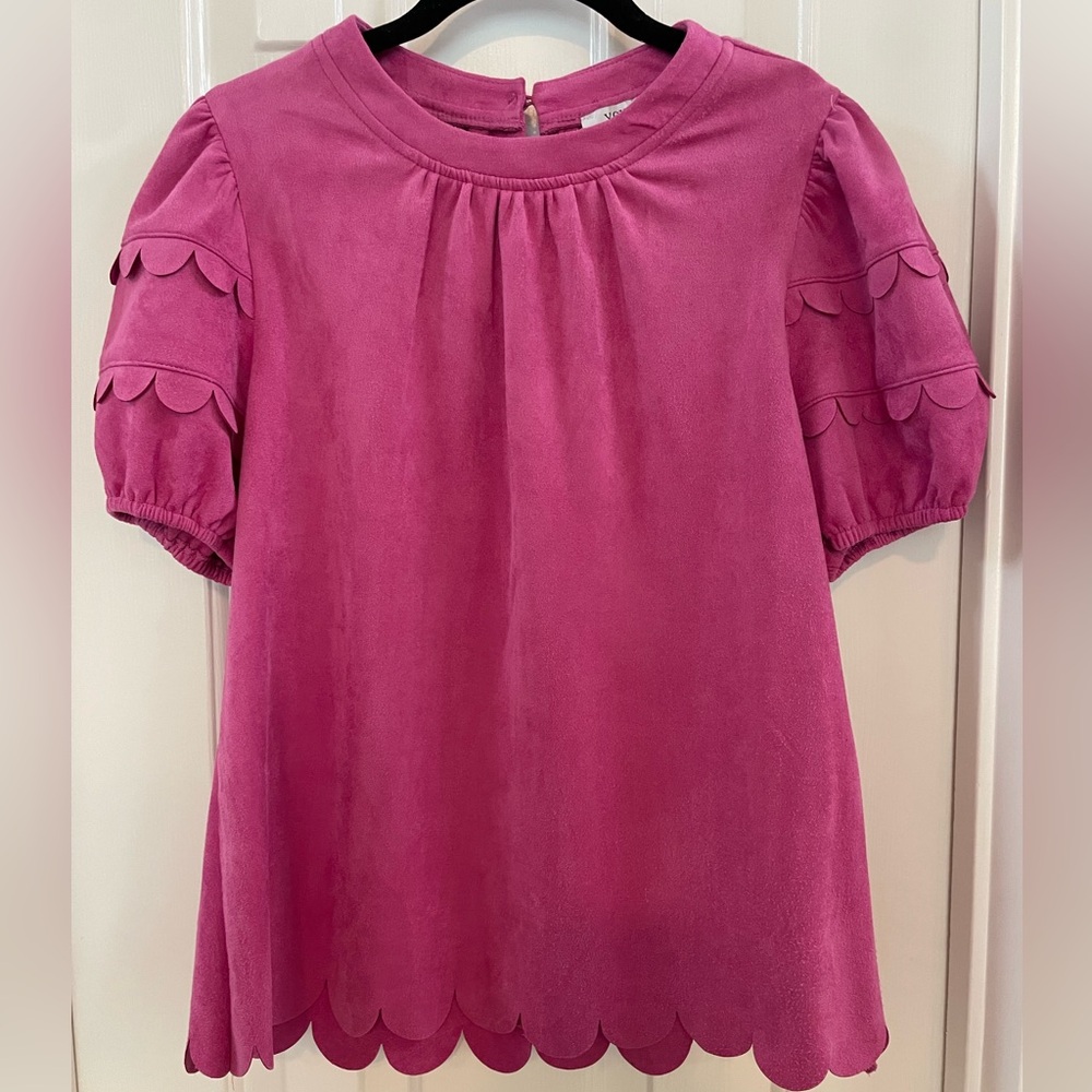 Woman’s Faux Suede Fuchsia Scallop Trim Puff Sleeve Top